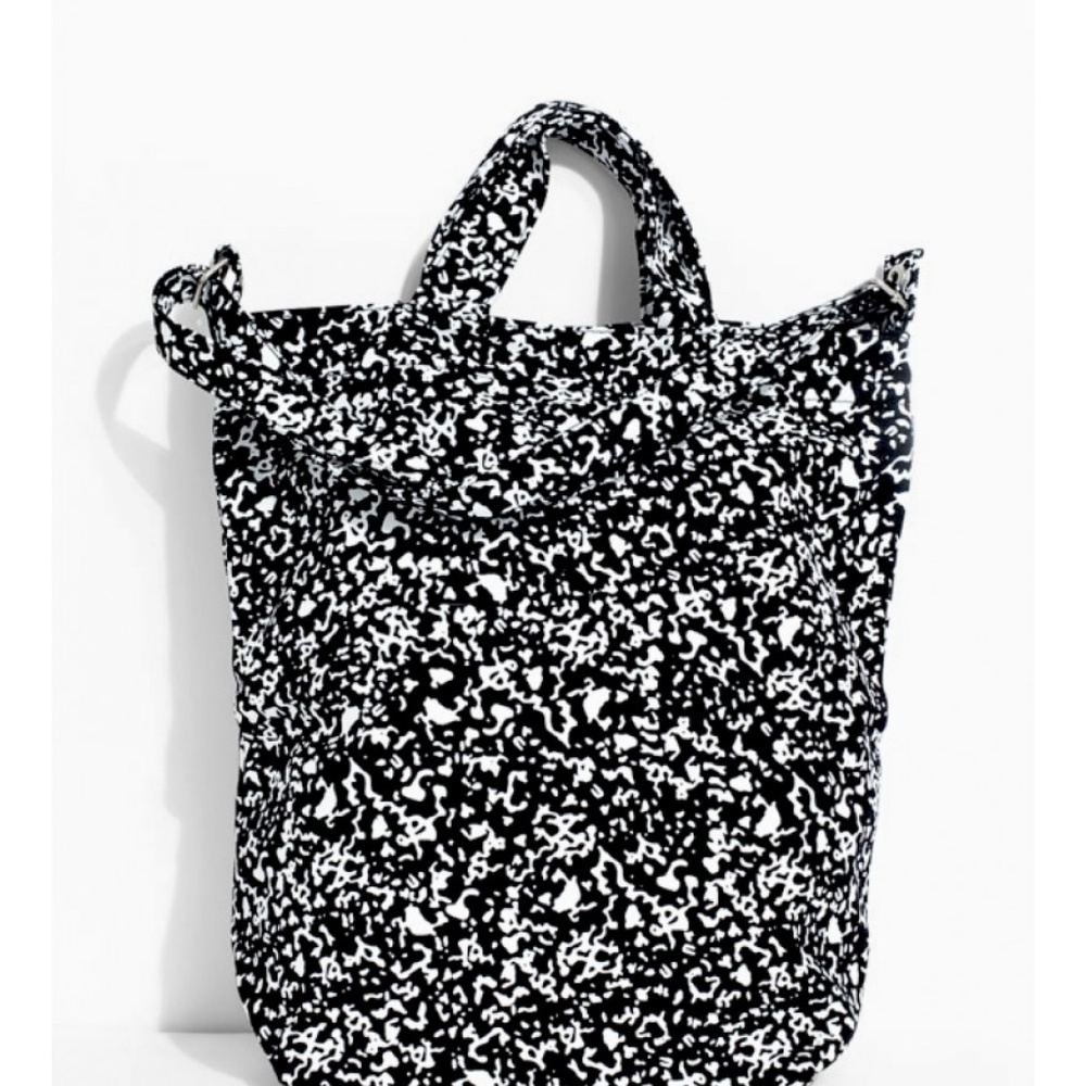 BAGGU BLACK & WHITE "BLACK STATIC" CANVAS DUCK BAG